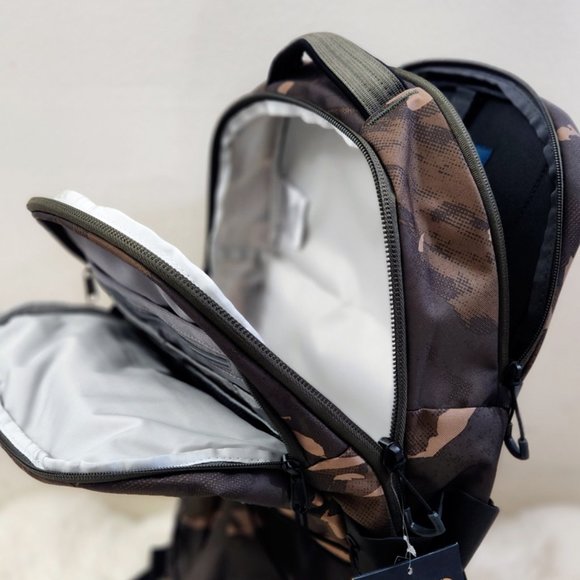 The North Face Borealis Backpack - Picture 8 of 10